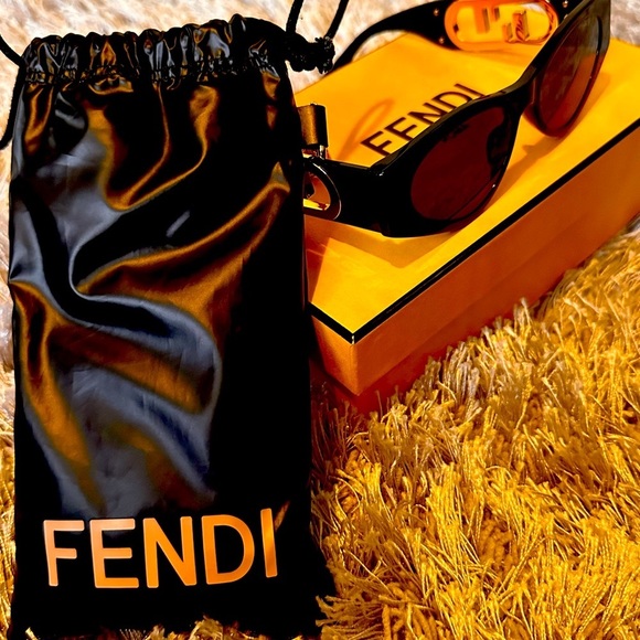 AUTHENIC FENDI WOMENS SUNGLASSES
